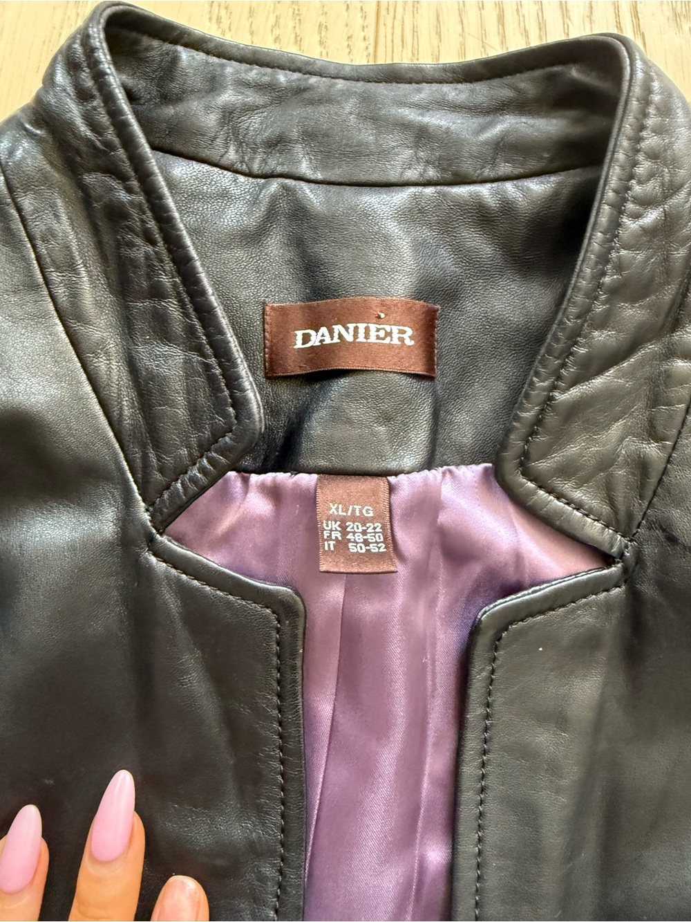 Leather jacket - Picture 2 of 4